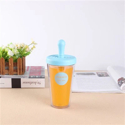 Kann ich einen doppelt isolierten Reisebecher für Proteinshakes verwenden?